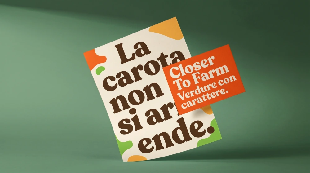 Mockup cartoline e tag Closer To Farm con lo slogan La carota non si arrende